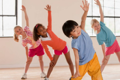 Image of kids taking an exercise class.
